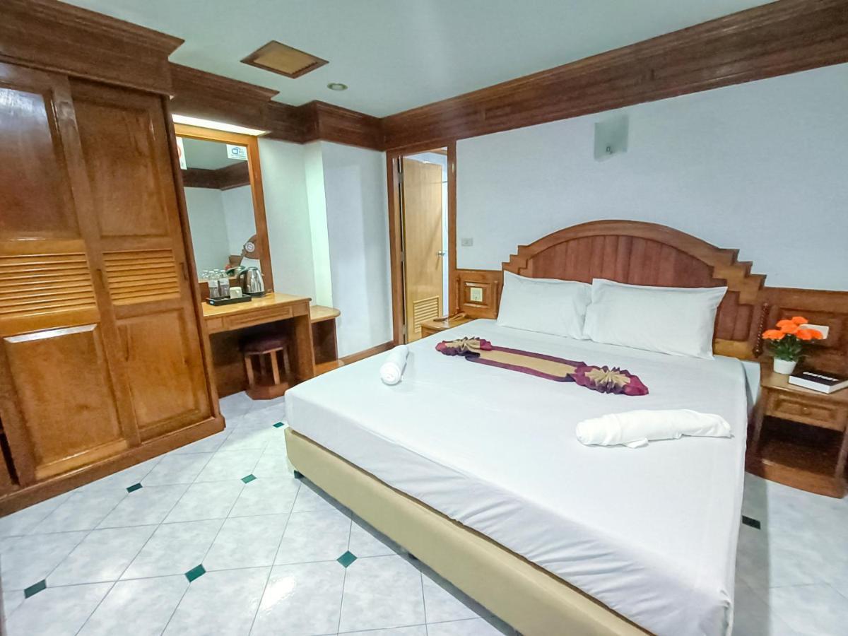Black Pearl Patong Beachfront Værelse billede